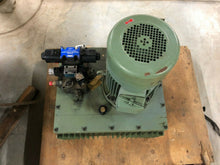 Load image into Gallery viewer, 200 Ton Hydraulic Cutting Press